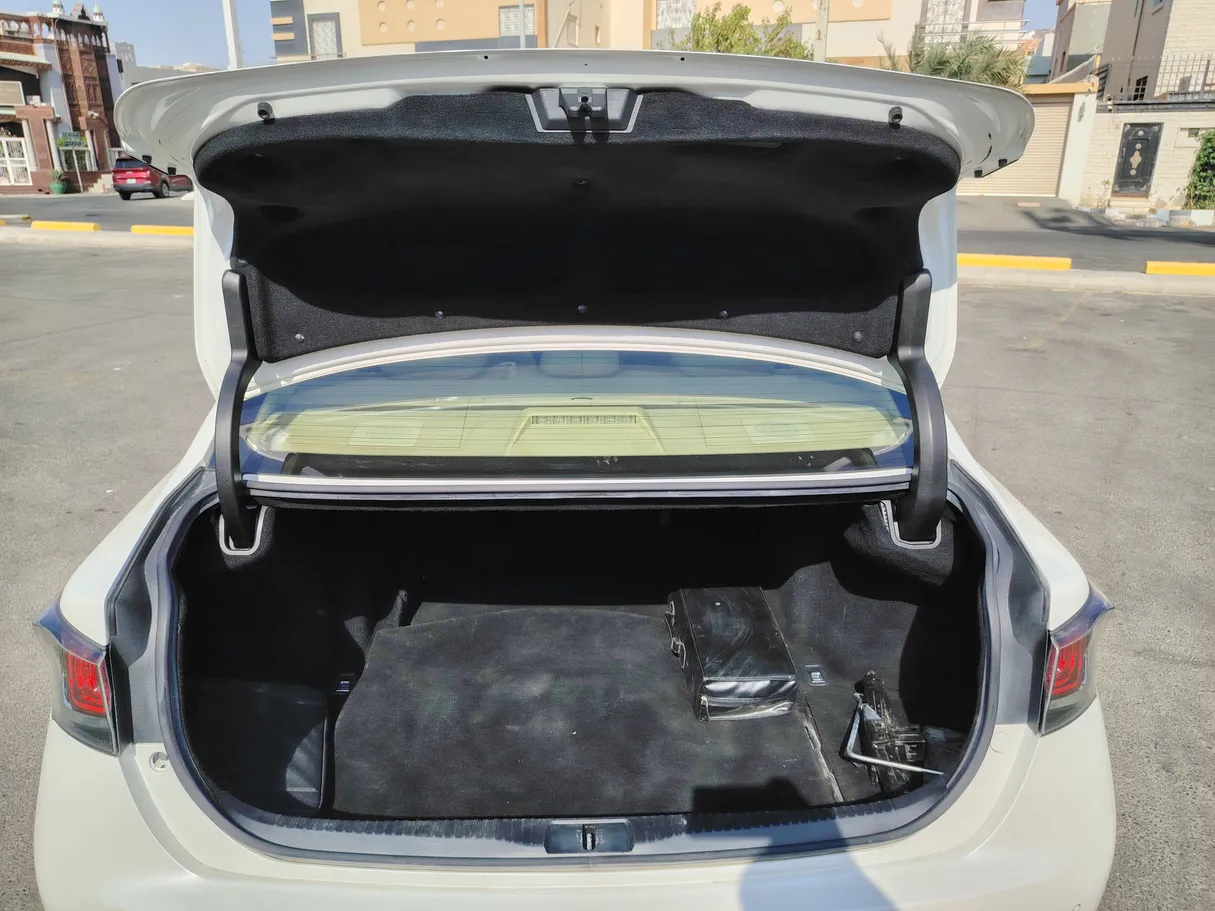 Car image 23