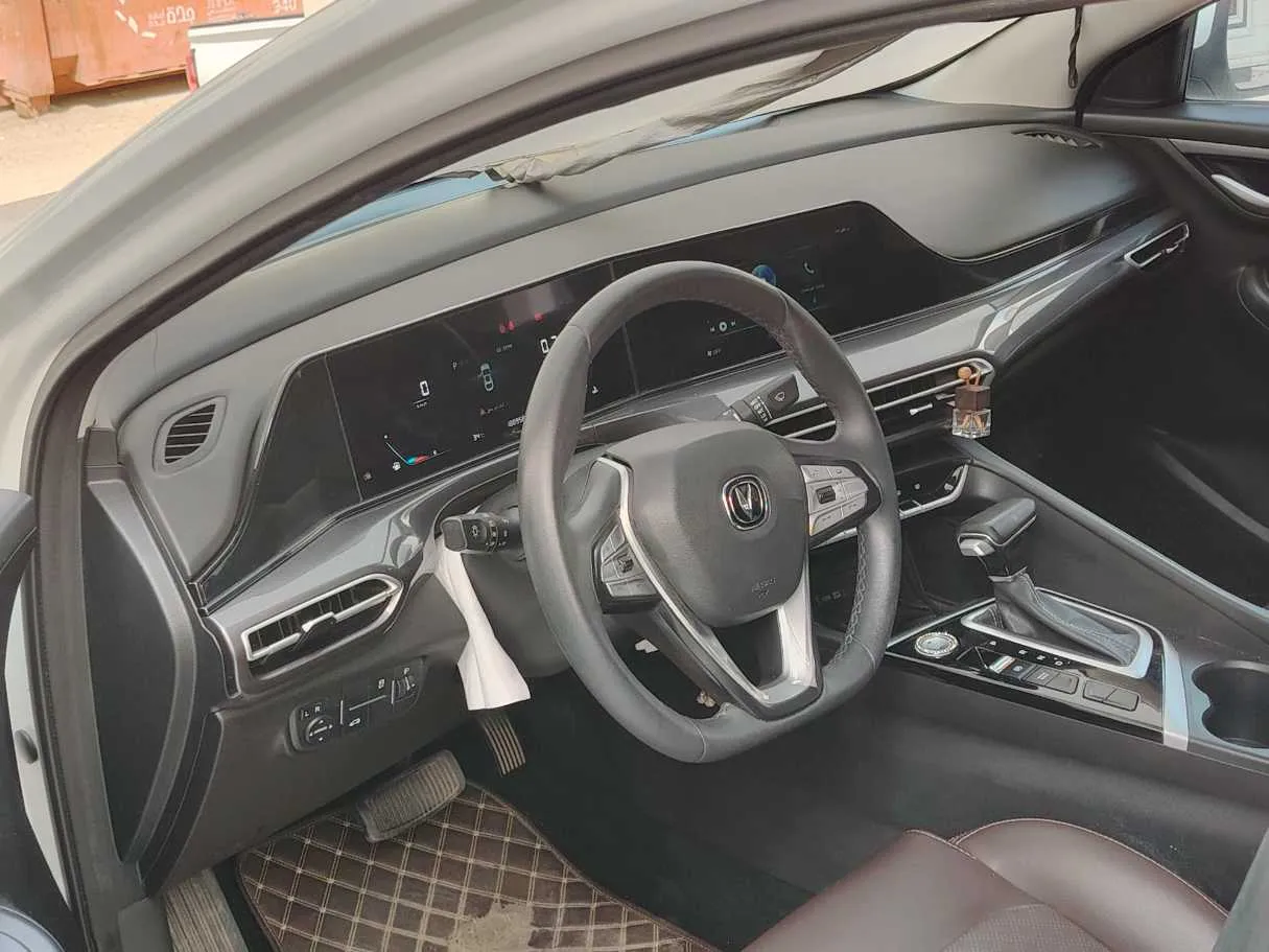 Car image 13