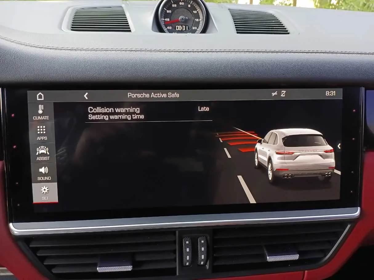Car image 24