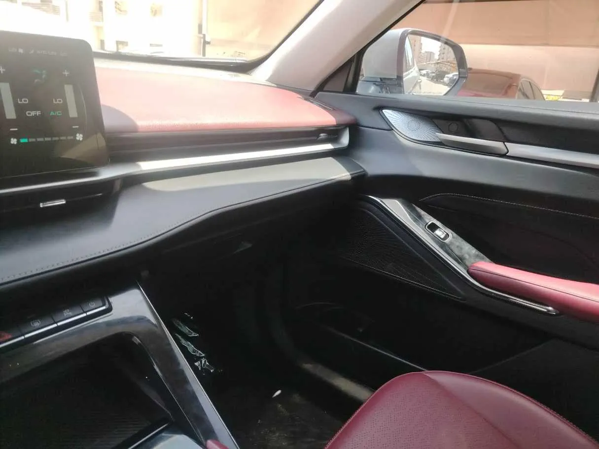 Car image 32