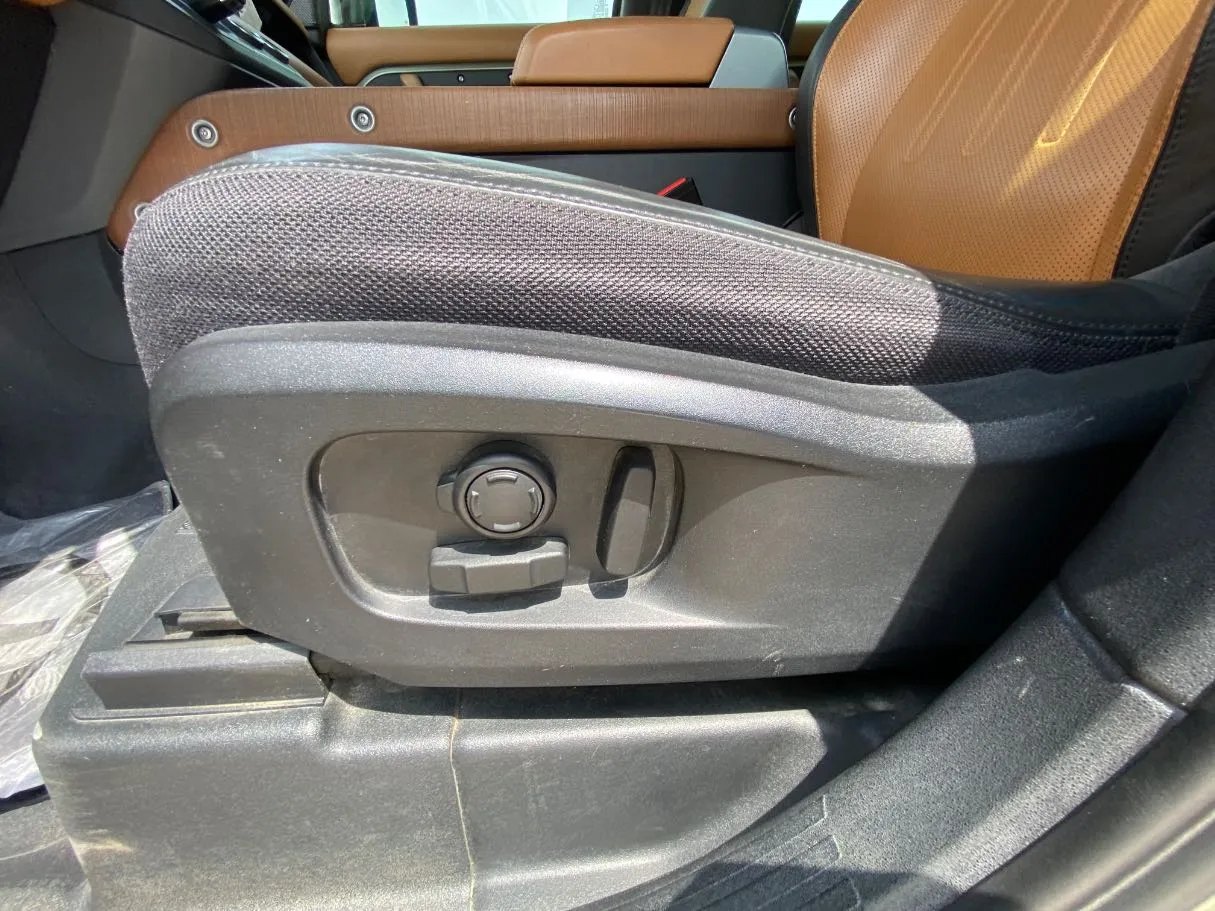 Car image 27