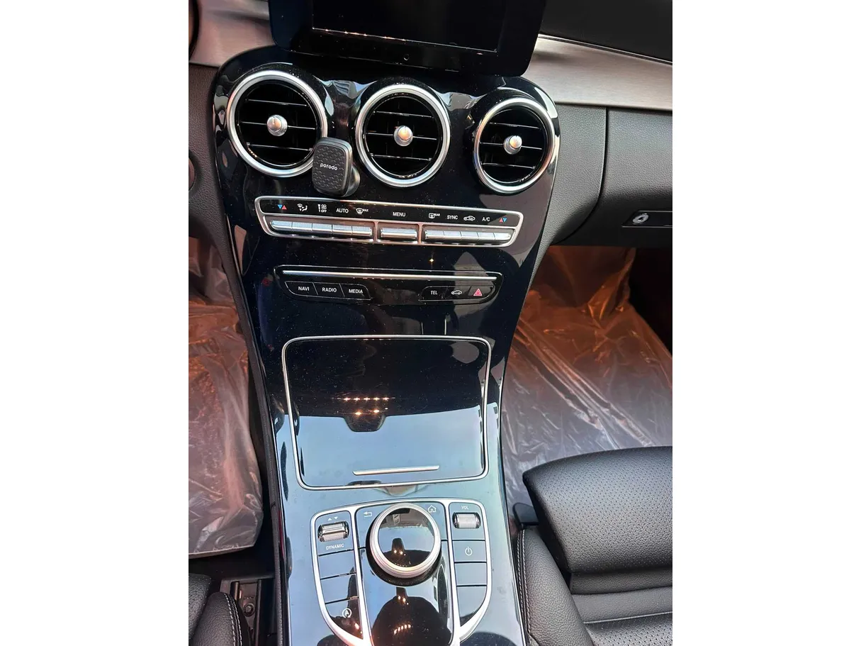 Car image 29
