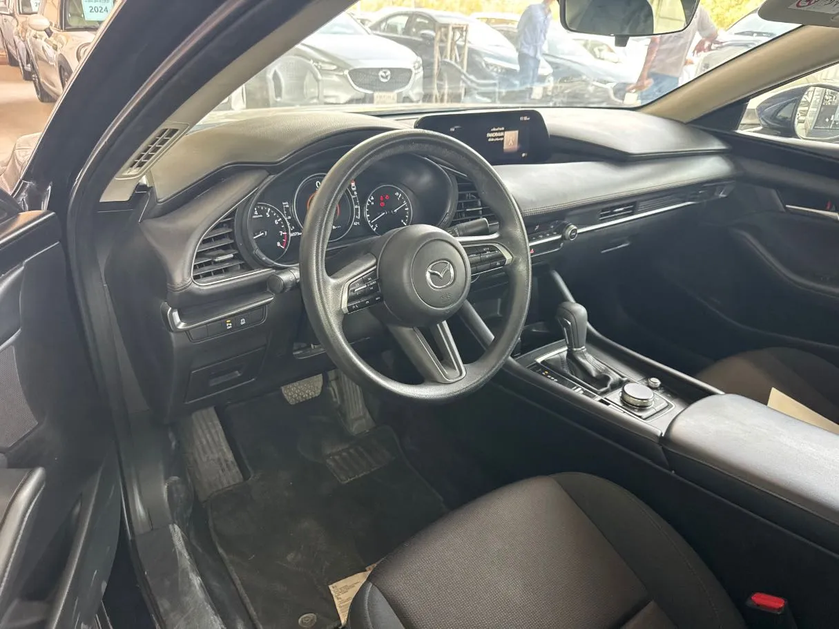 Car image 13