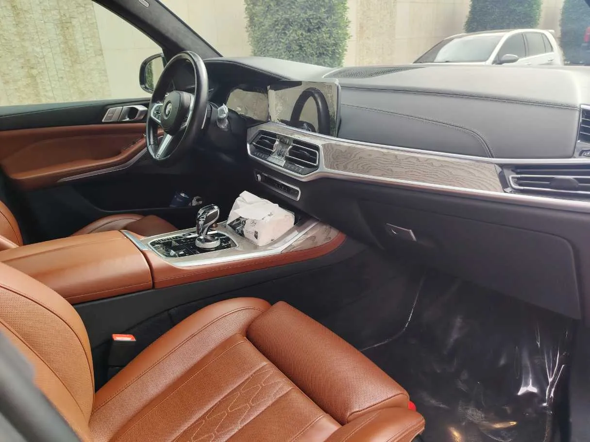 Car image 13