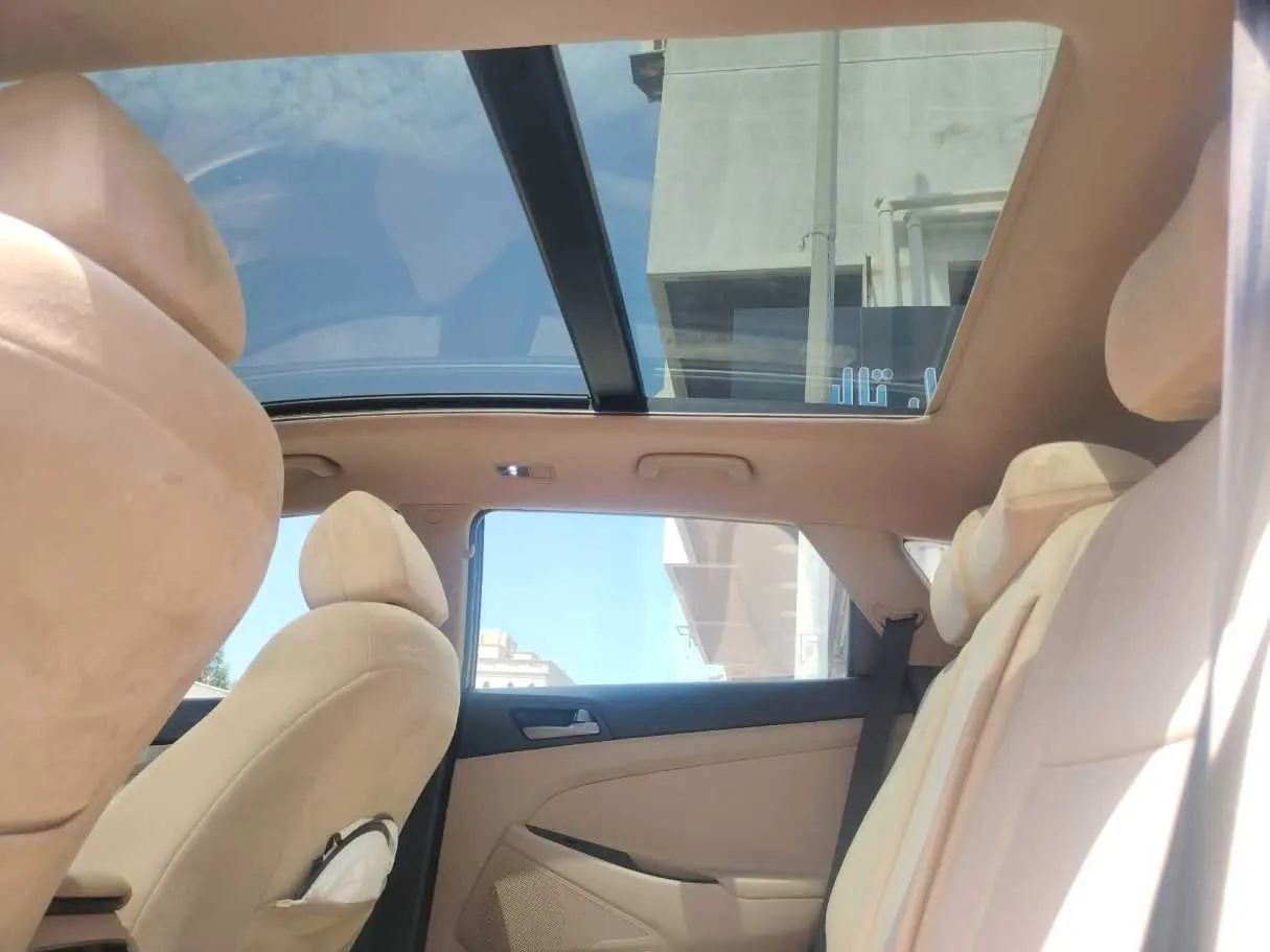 Car image 20