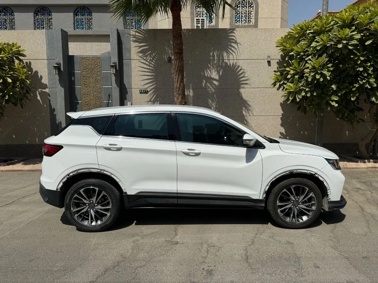 Car image 4