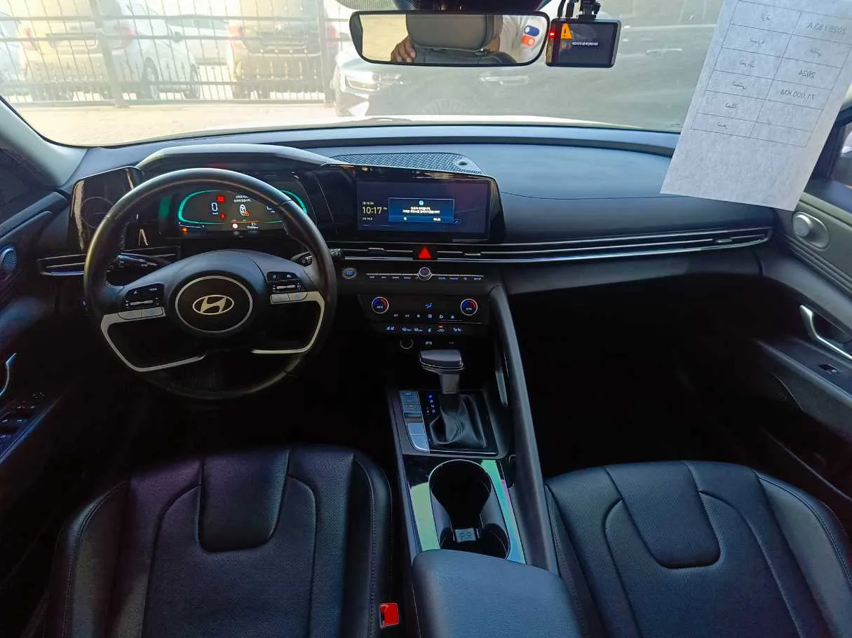 Car image 18