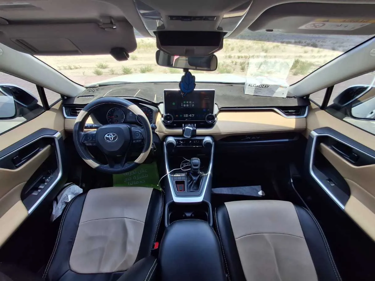 Car image 18
