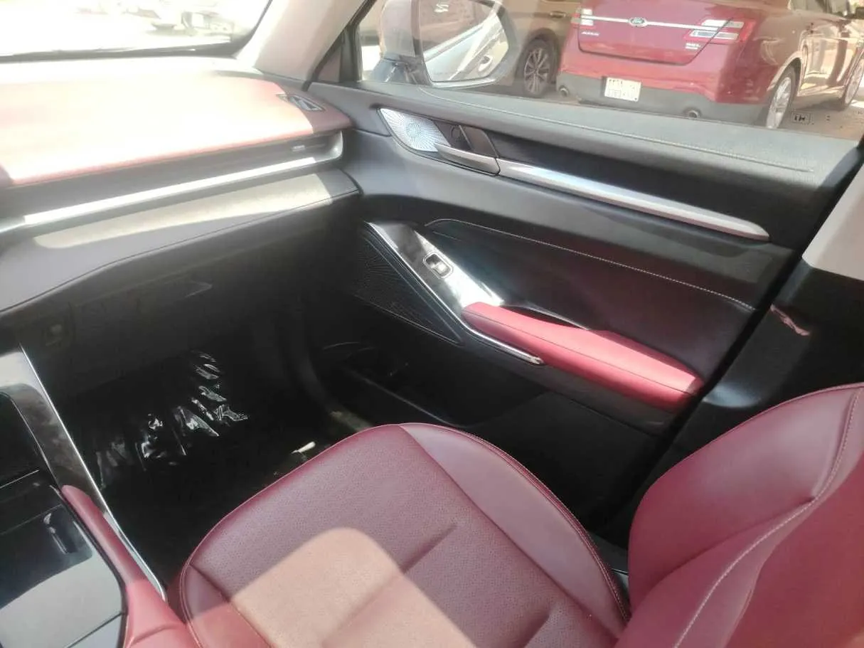 Car image 35