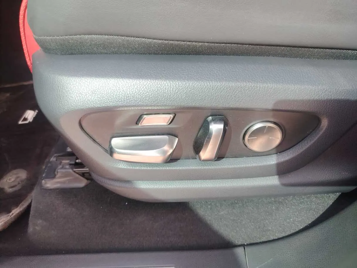 Car image 31
