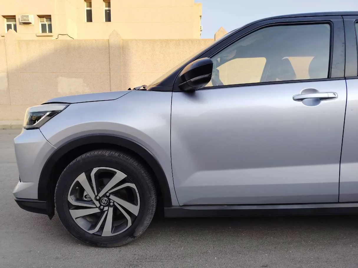 Car image 9