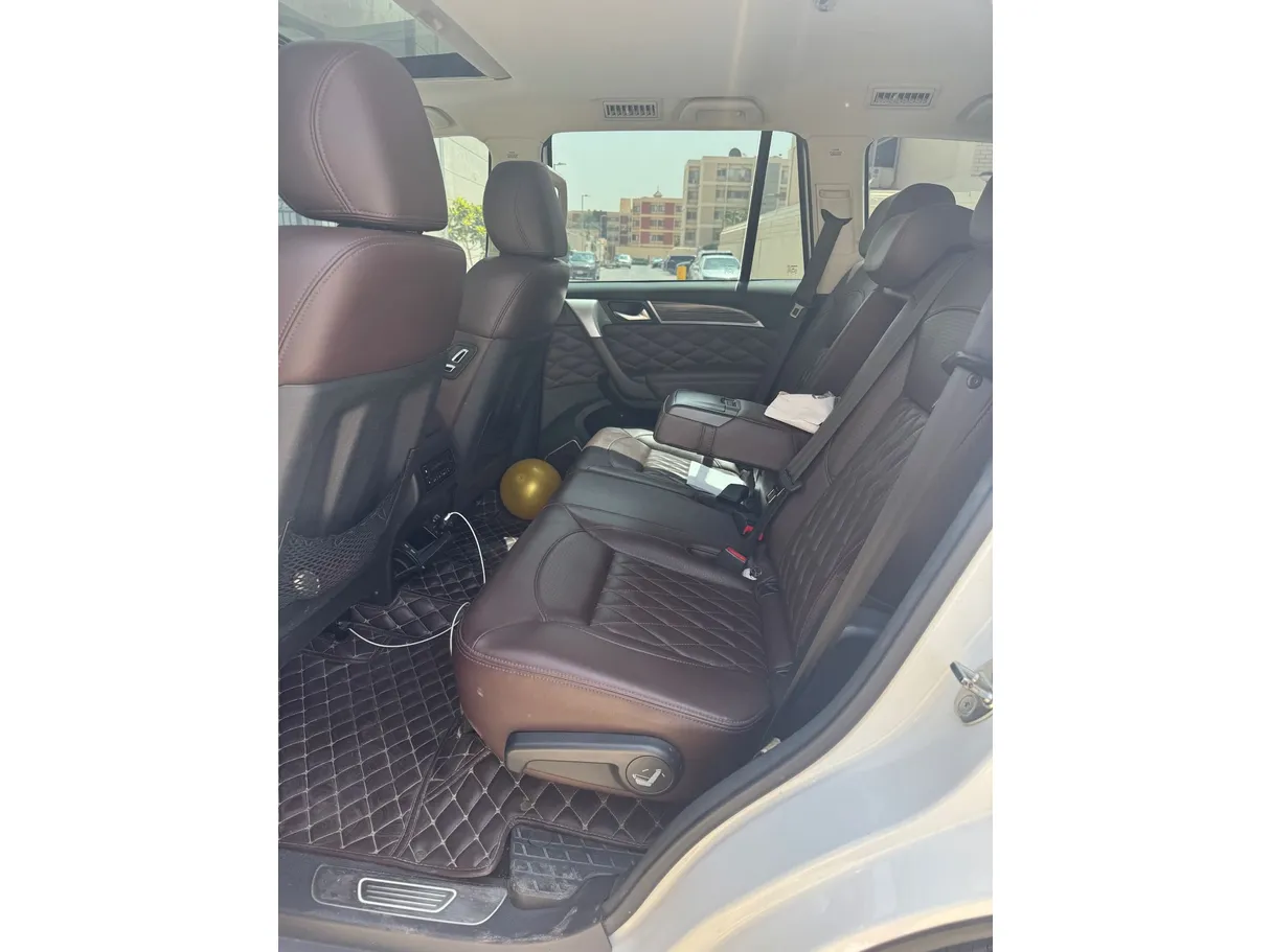 Car image 13