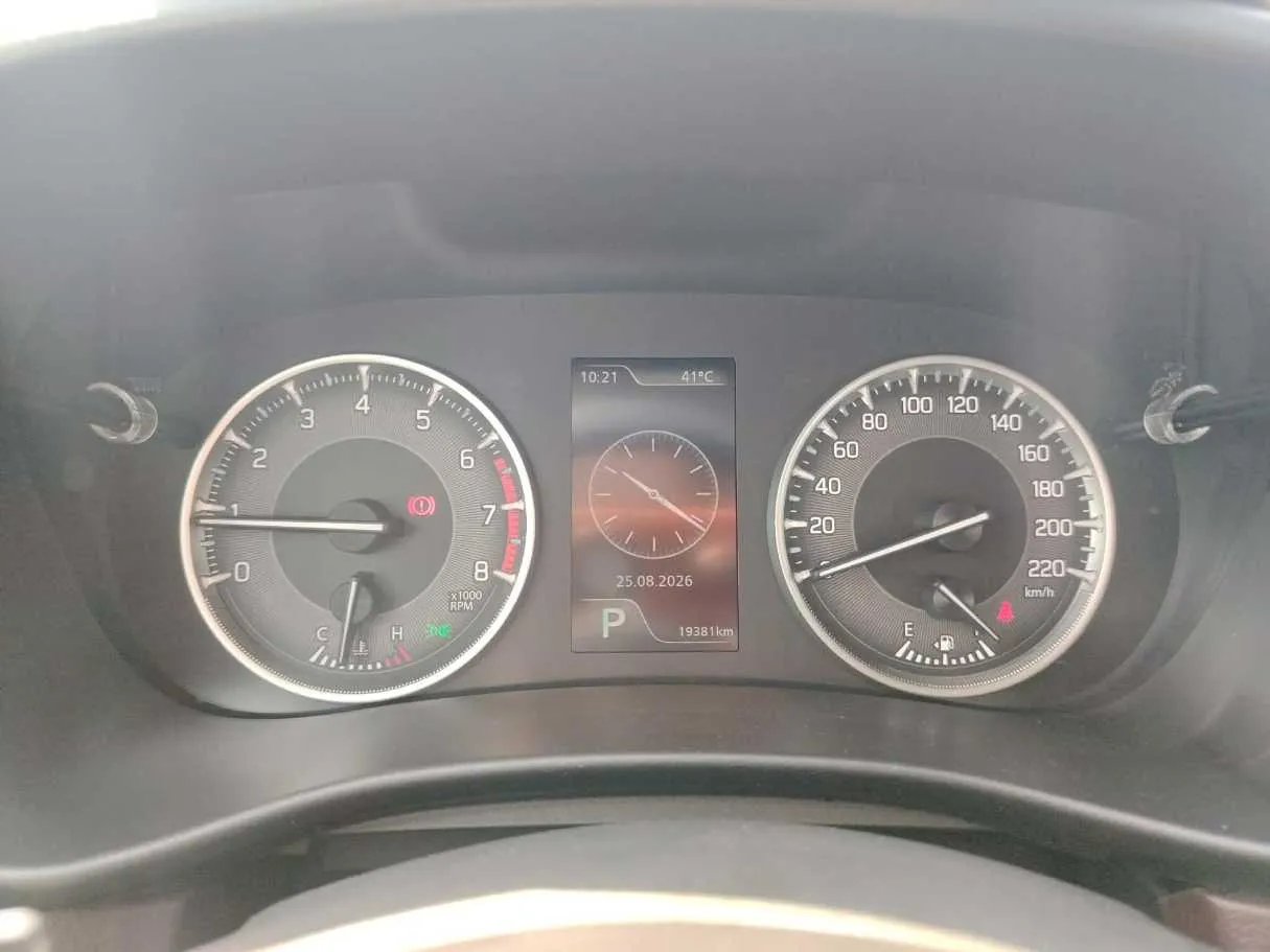 Car image 26