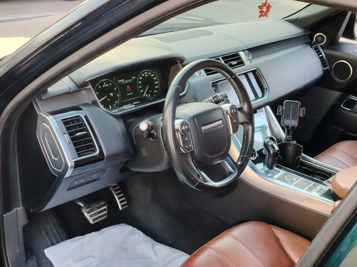 Car image 11