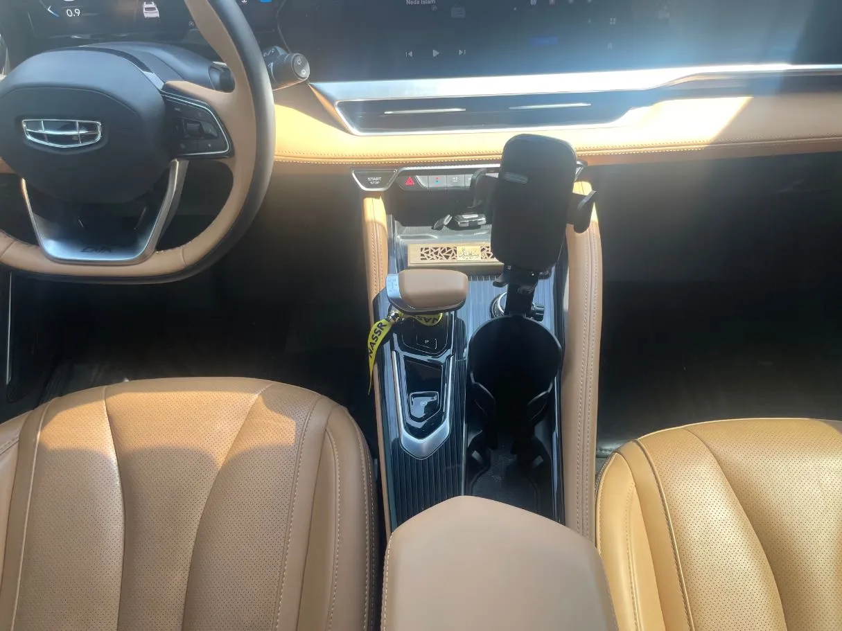 Car image 19