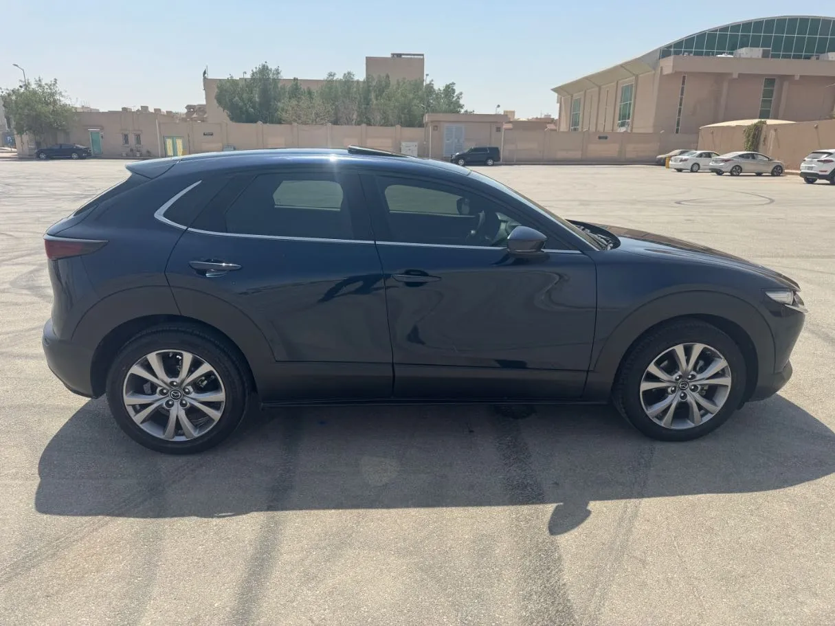Car image 4