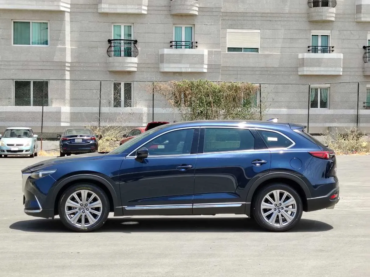Car image 8