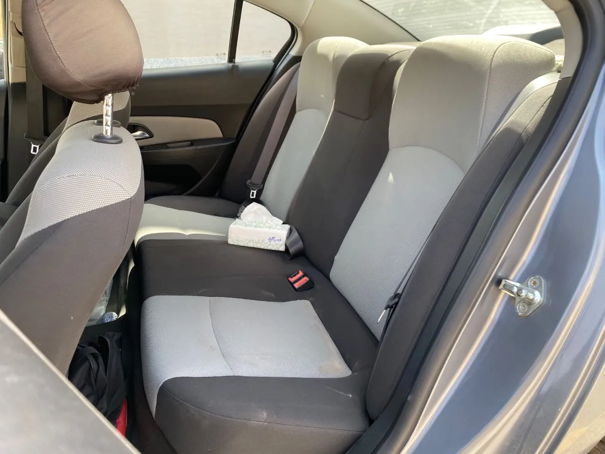 Car image 12