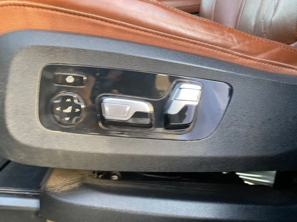 Car image 27