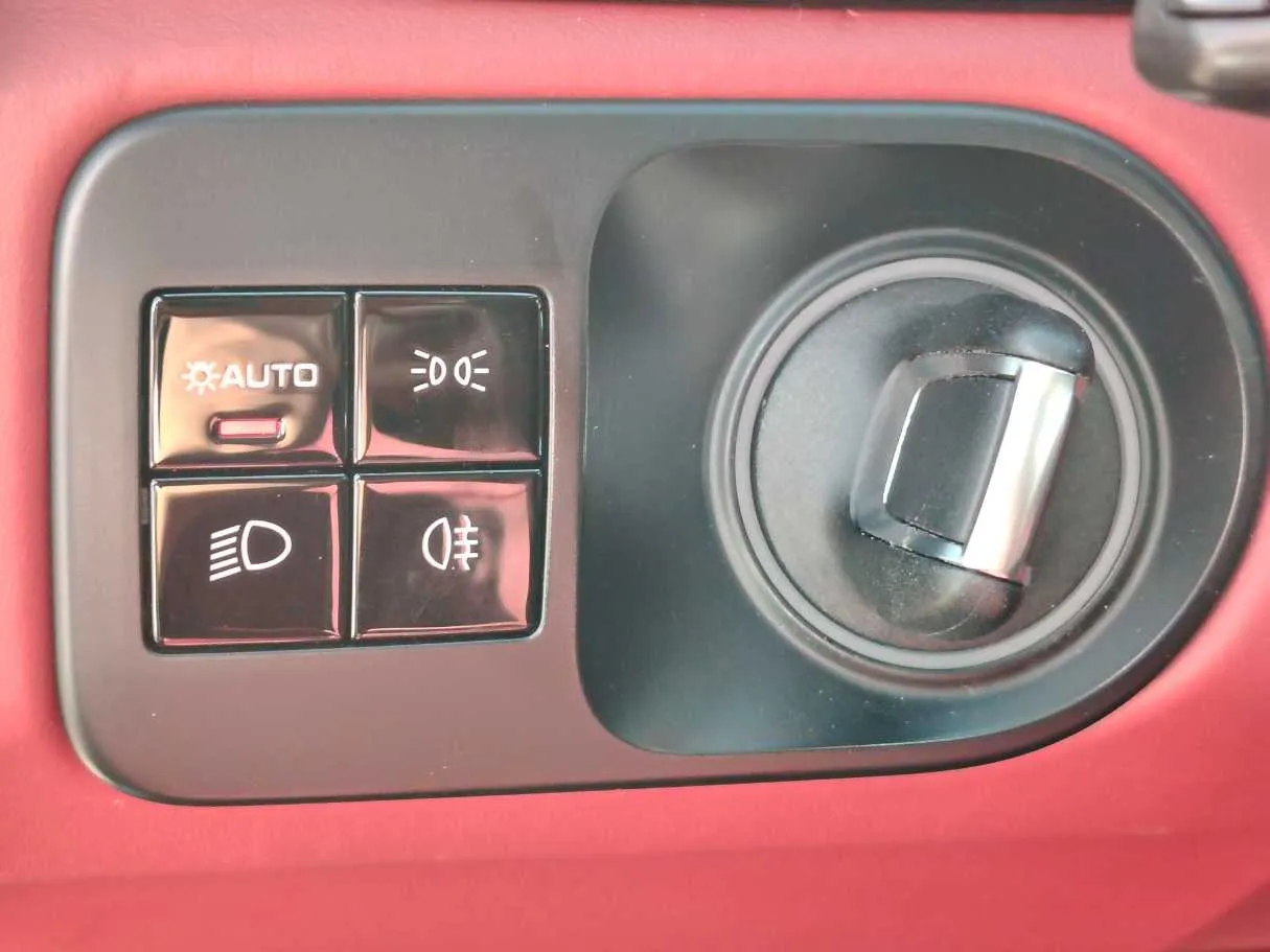 Car image 33