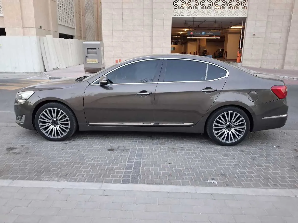 Car image 8