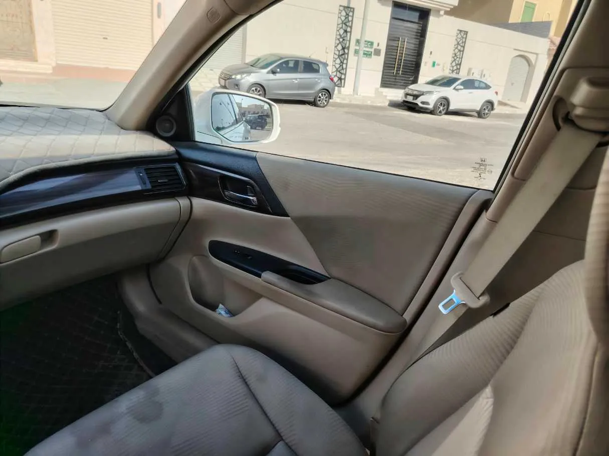 Car image 36
