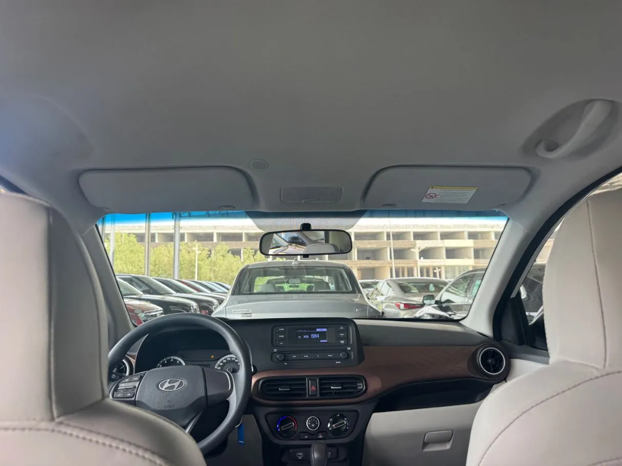 Car image 18