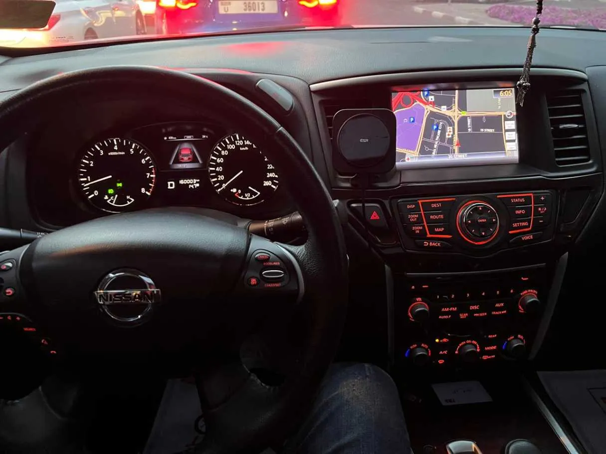 Car image 14