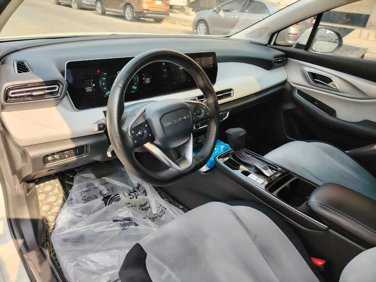 Car image 12