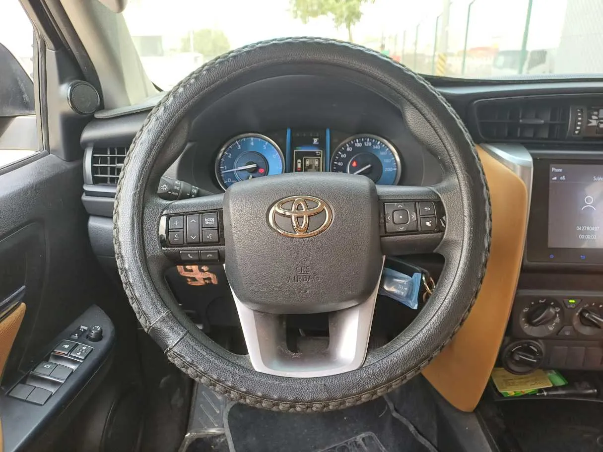 Car image 14