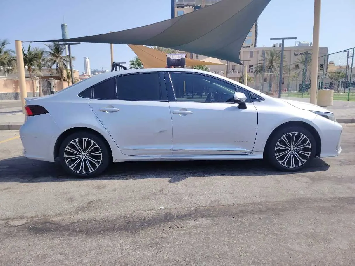 Car image 4