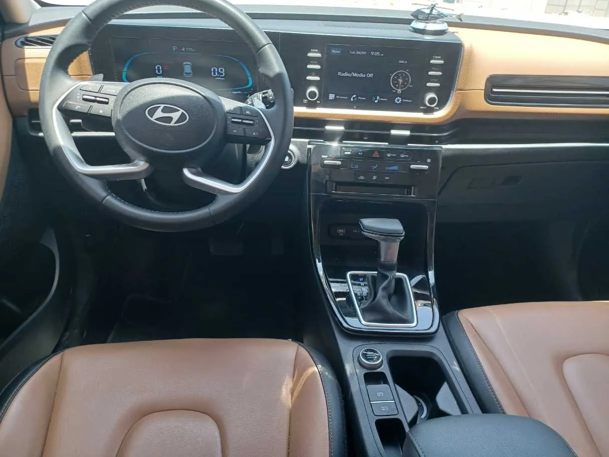 Car image 16