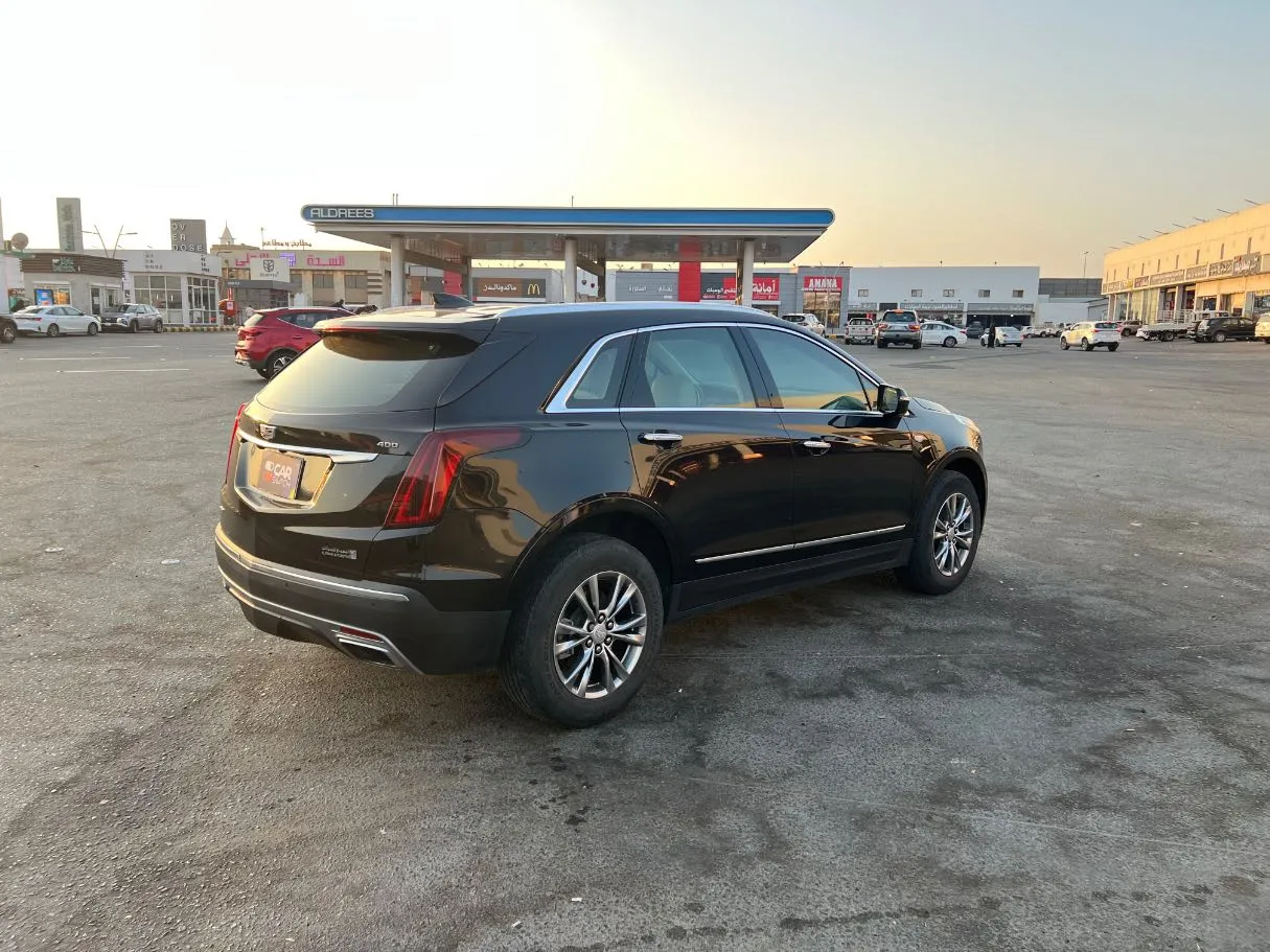 Car image 5