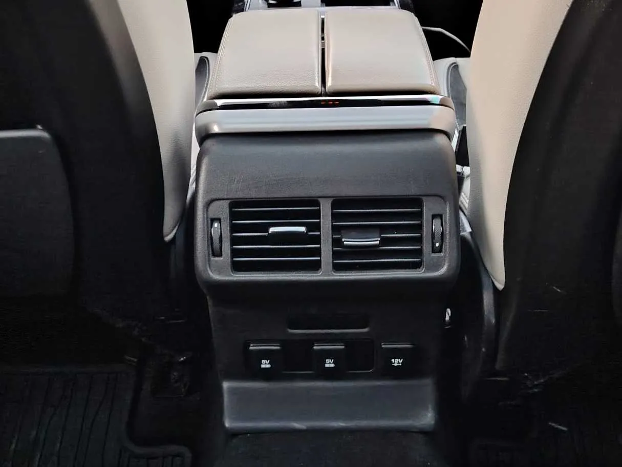 Car image 32