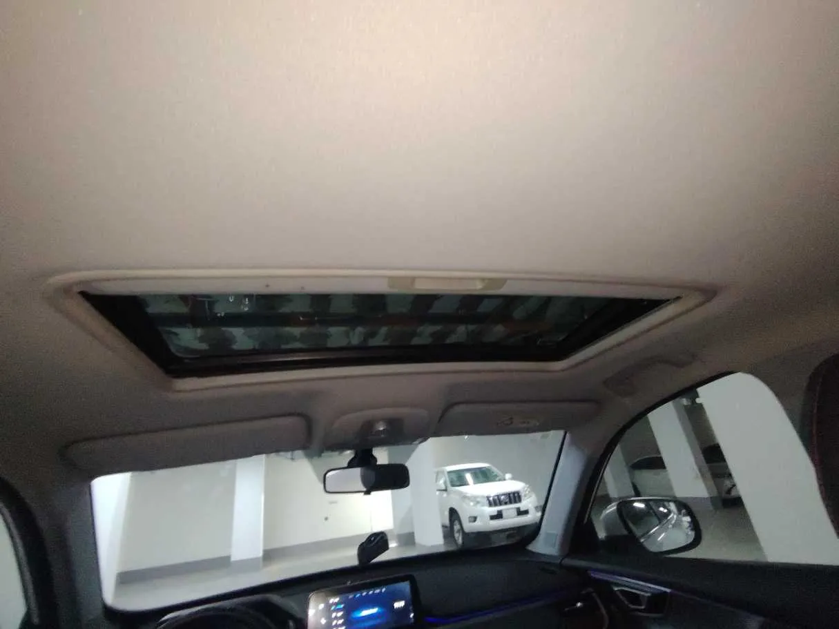 Car image 17