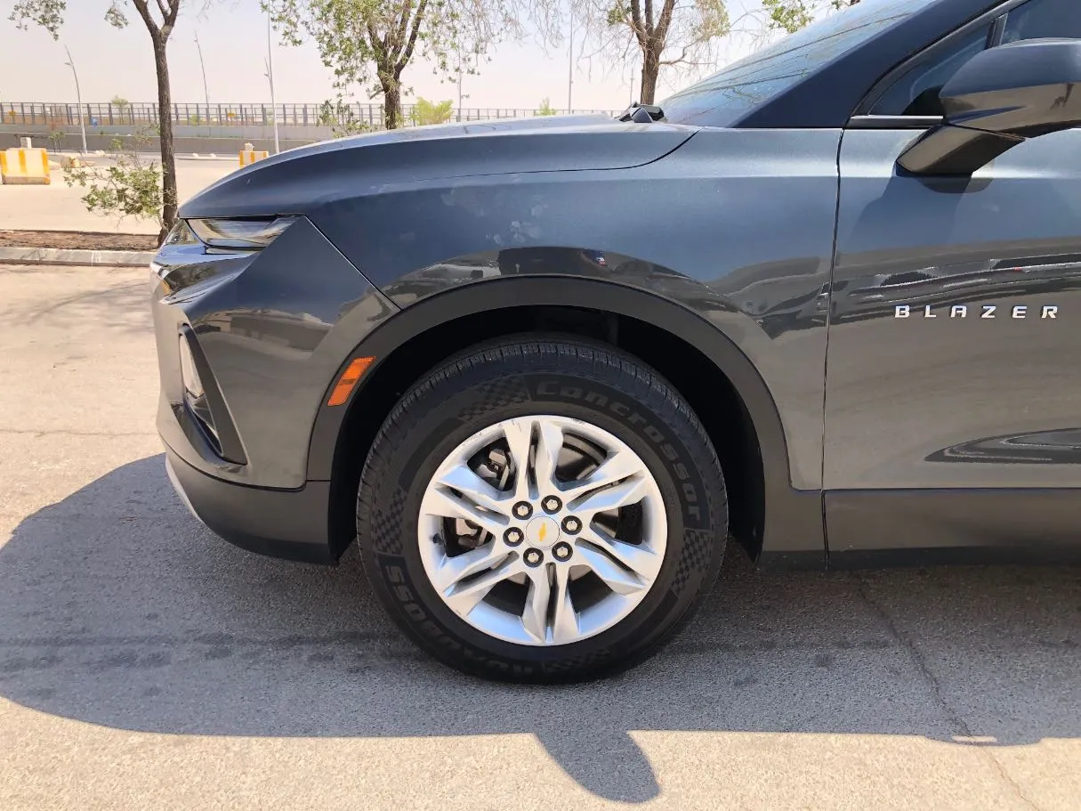 Car image 9