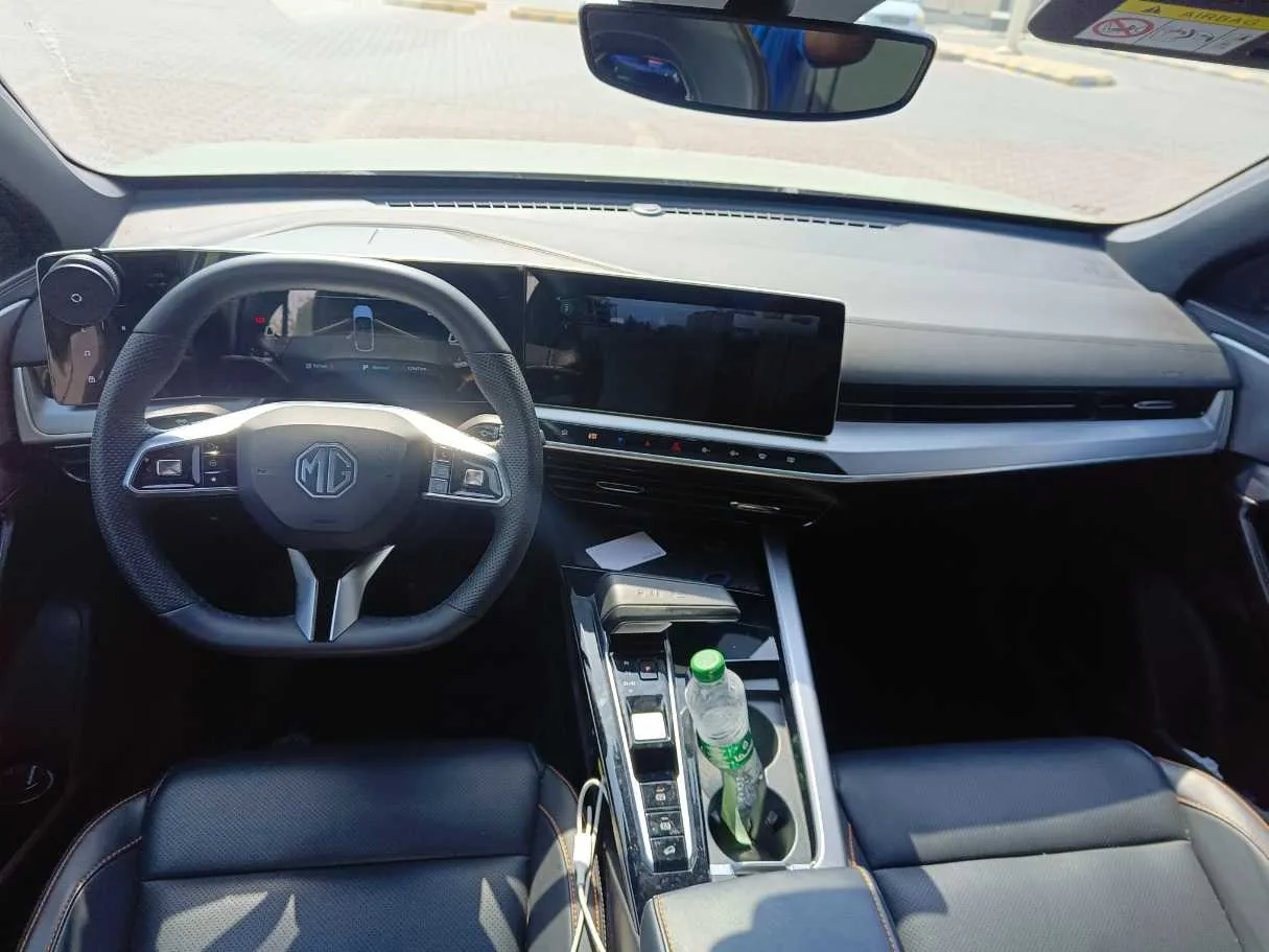 Car image 19