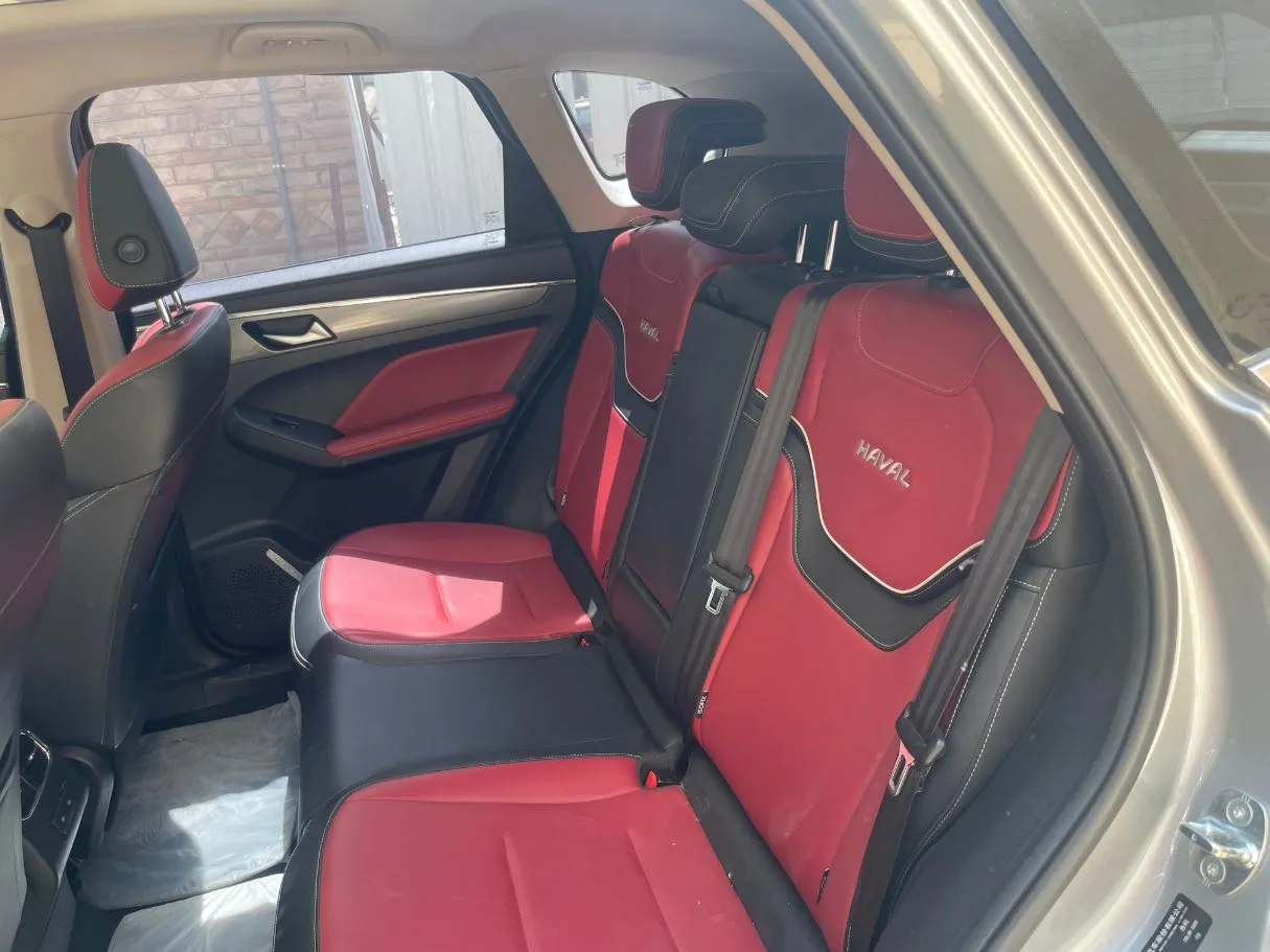 Car image 14