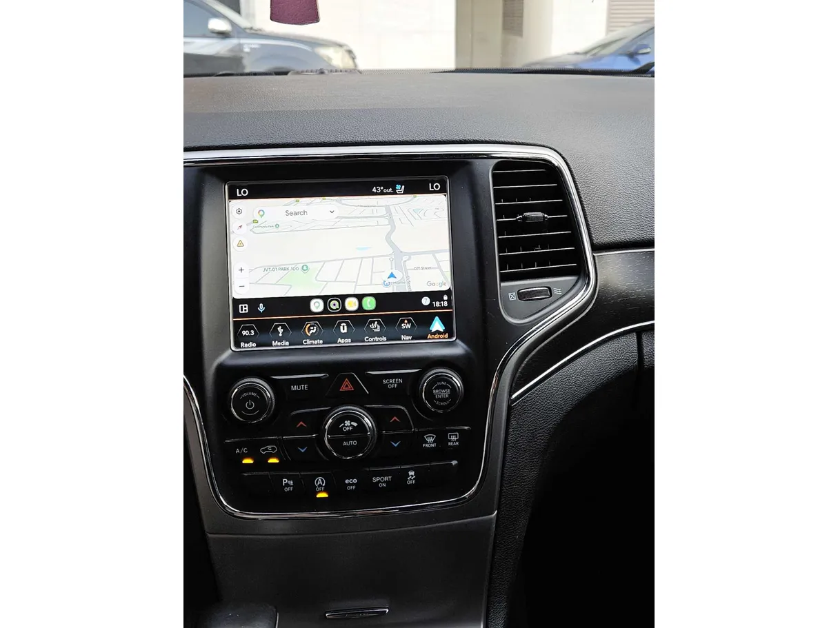 Car image 17