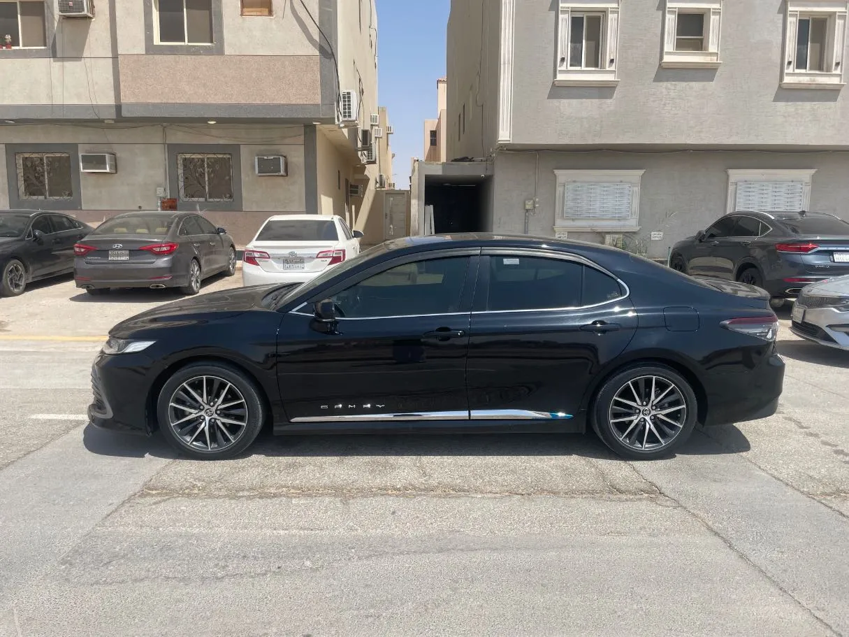 Car image 8