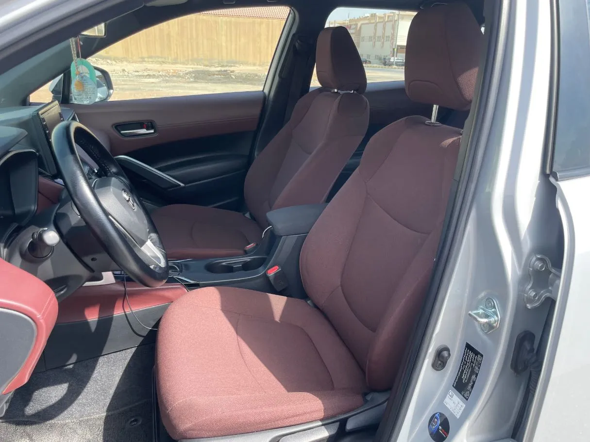 Car image 12