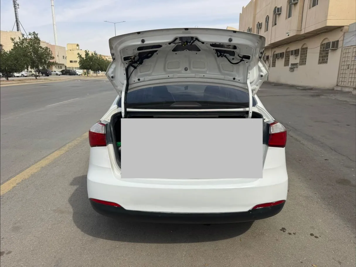 Car image 19