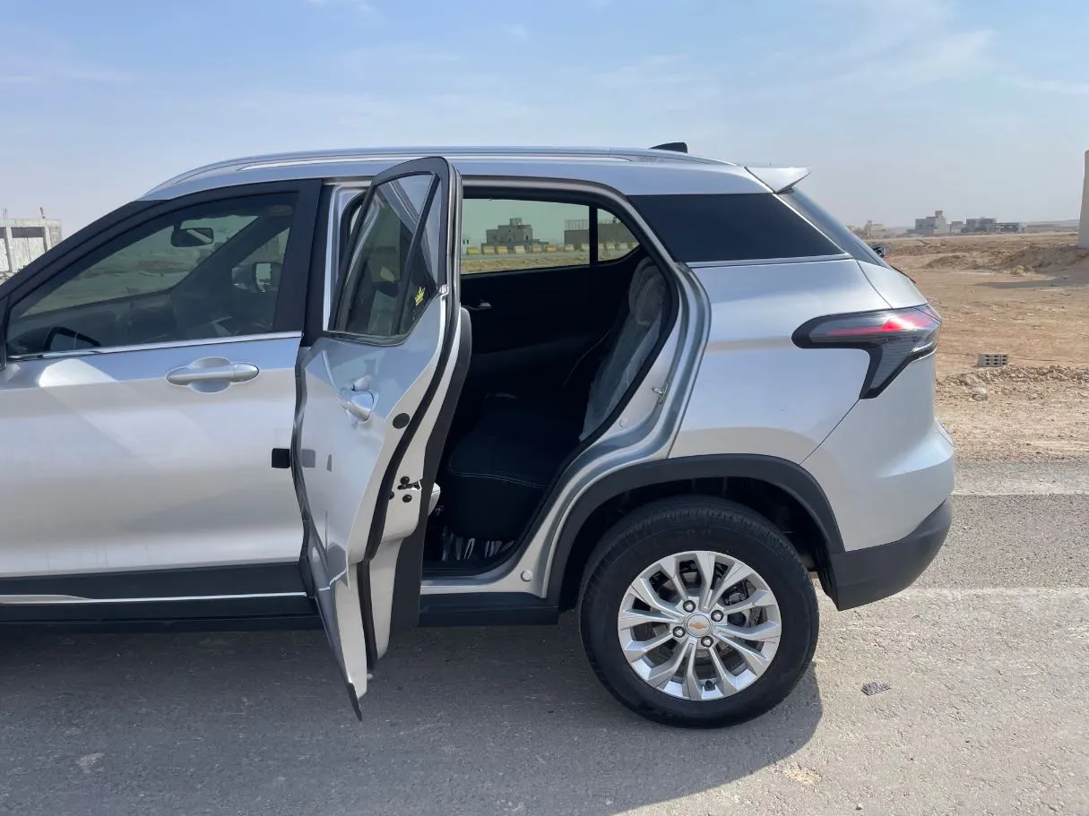 Car image 14