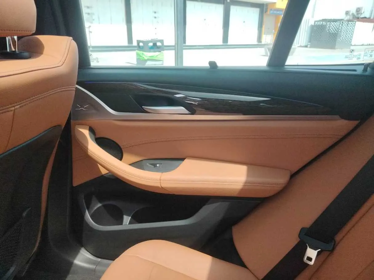 Car image 34