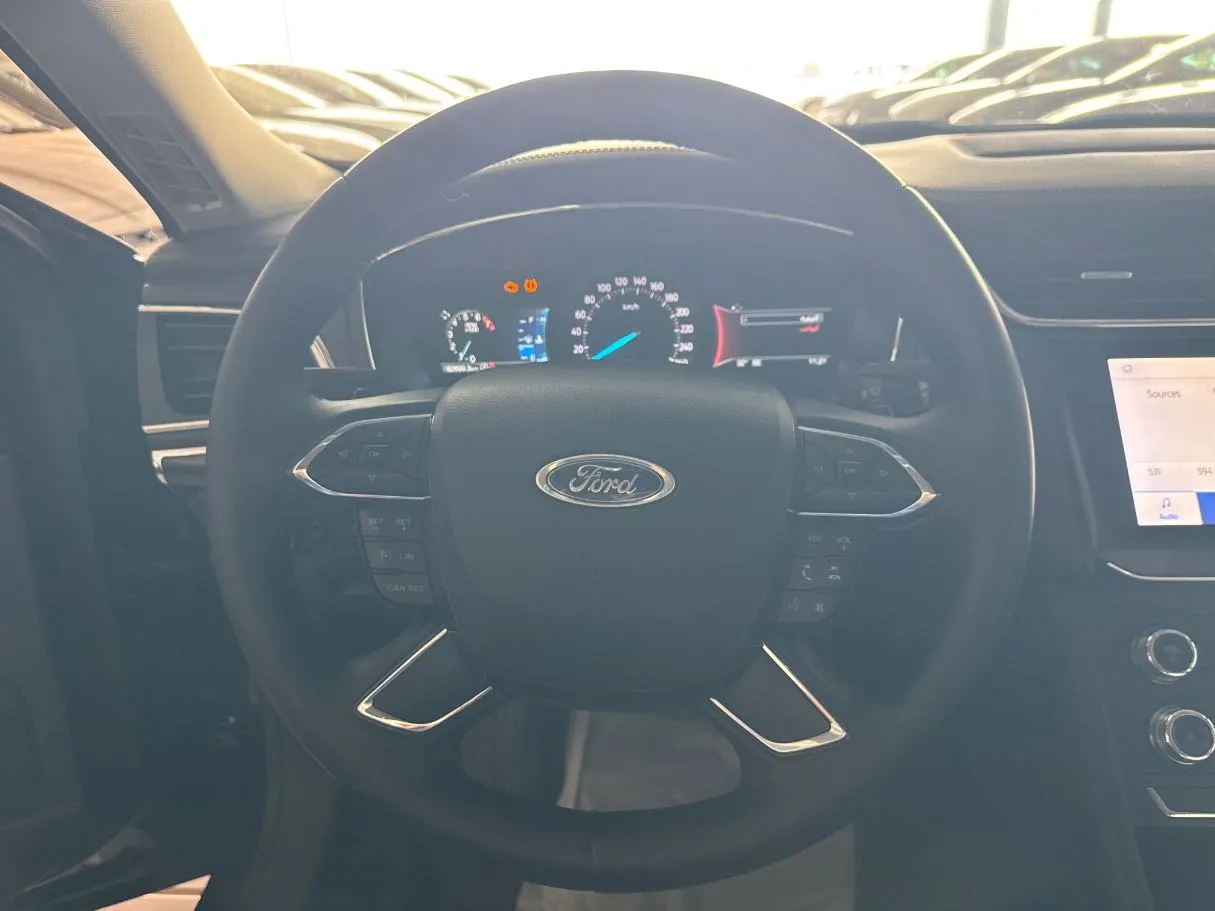 Car image 13