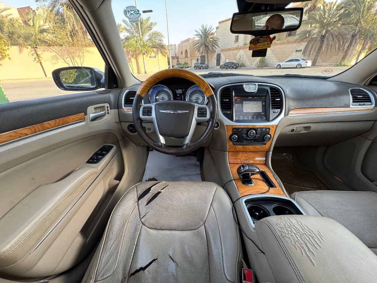 Car image 16