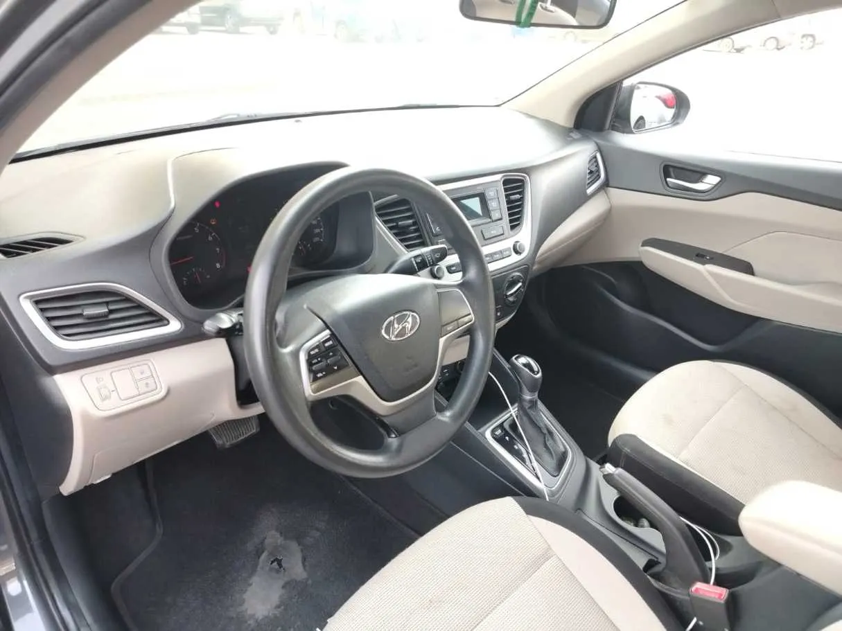 Car image 13