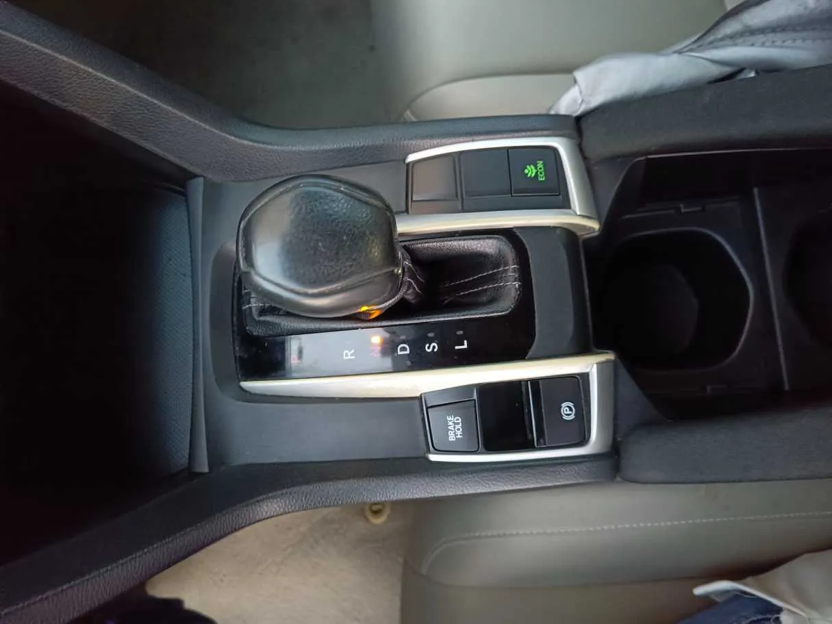 Car image 18