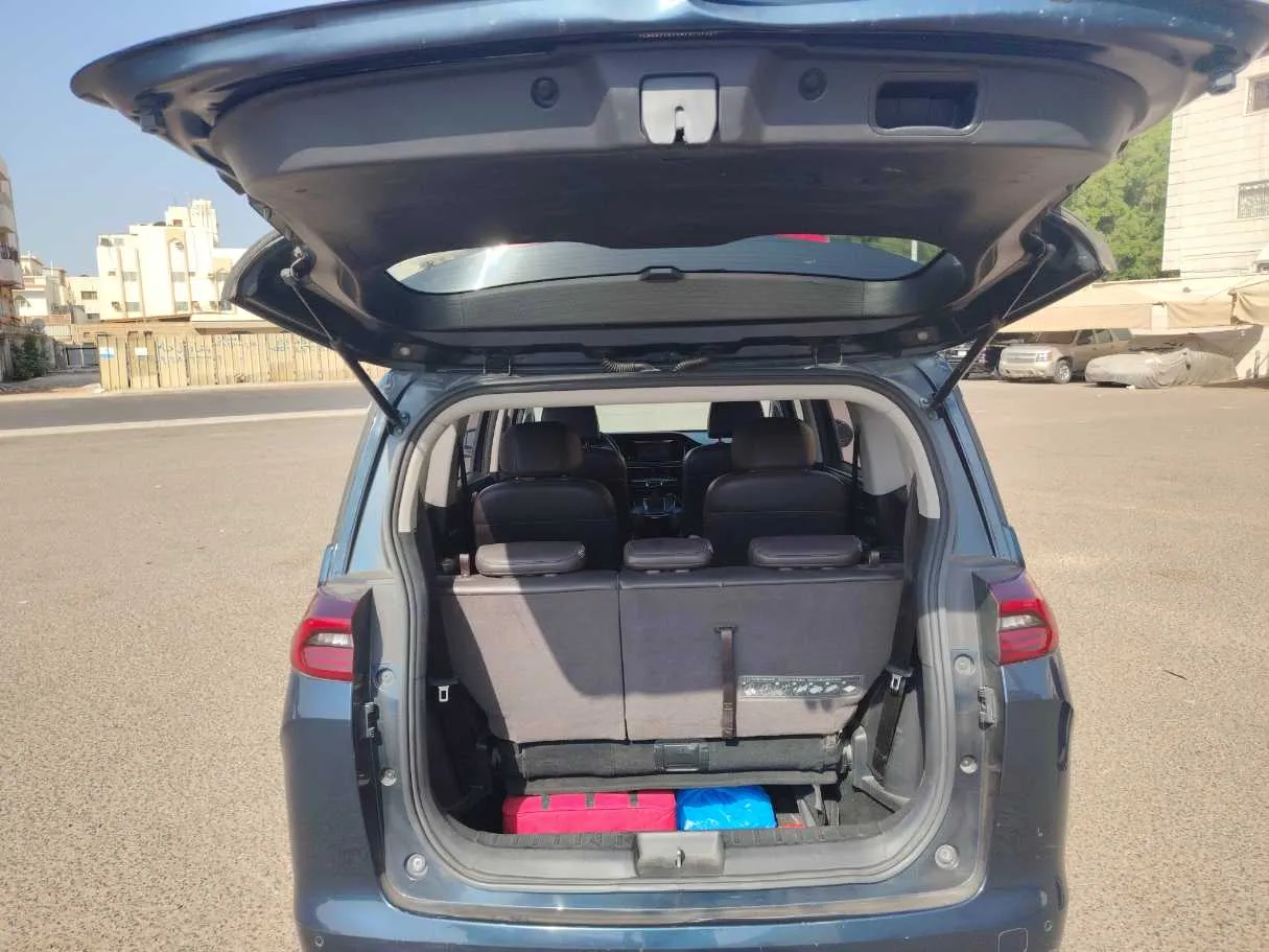 Car image 24