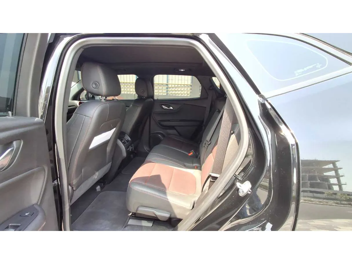 Car image 13
